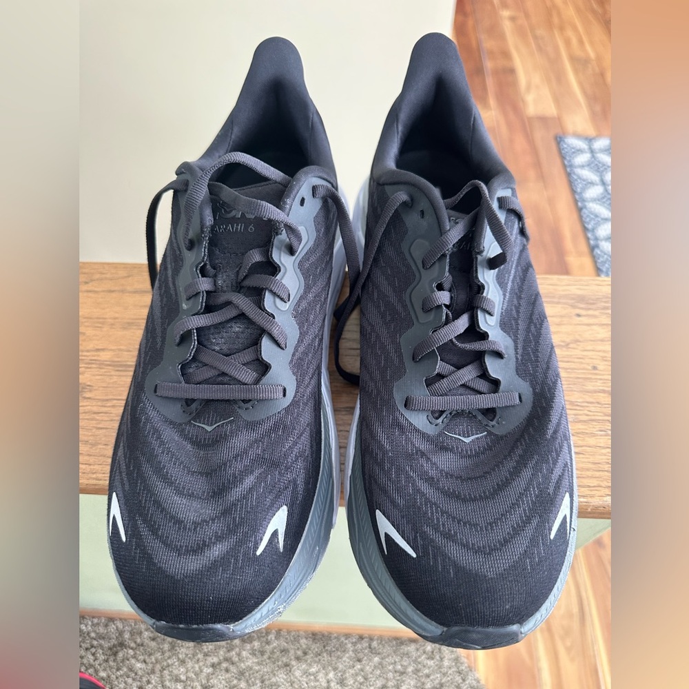 Hoka Arahi 6 Running Shoe, size 10